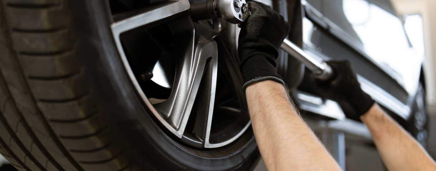 Car mechanic tightening a vehicle's tire
